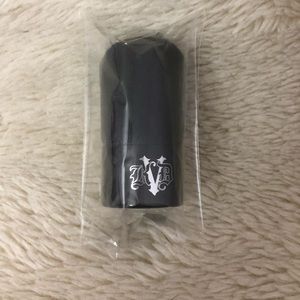 Kat Von D foundation/ kabuki brush
